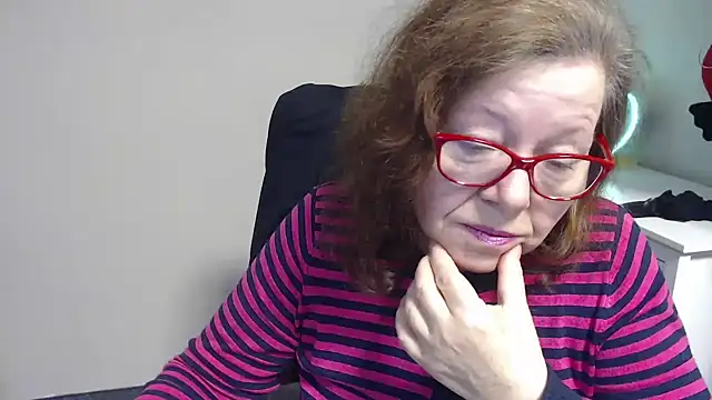 Adelewildx online show from March 3, 7:10 am