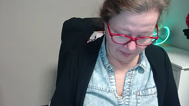 Adelewildx online show from March 4, 4:06 am