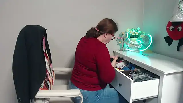 Adelewildx online show from March 5, 4:24 am