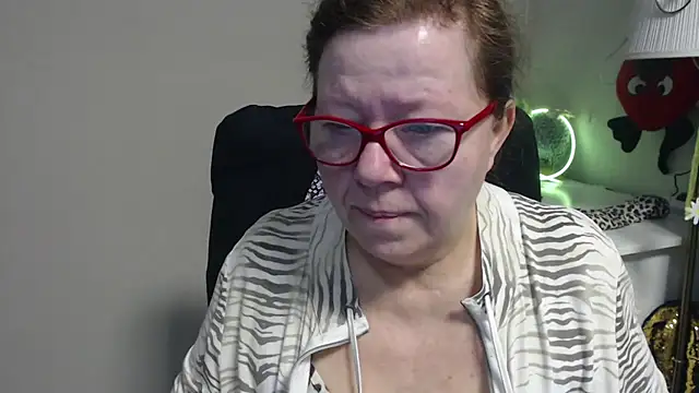 Adelewildx online show from March 18, 4:15 am