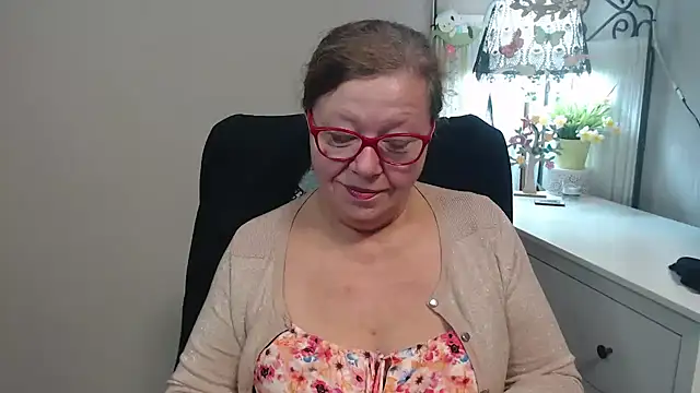 Adelewildx online show from September 24, 3:21 am