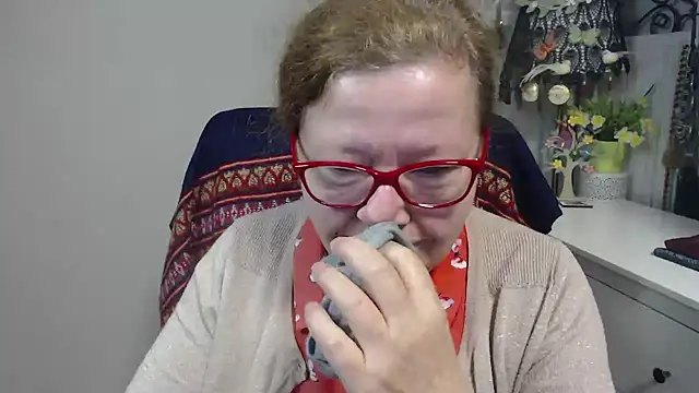 Adelewildx online show from November 10, 5:06 am