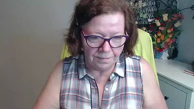 Snapshot of Adelewildx chatting on May 5, 2:52 am Adelewildx online show from May 5, 2:52 am
