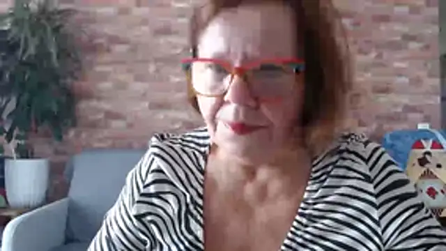 Snapshot of Adelewildx chatting on June 13, 10:57 am Adelewildx online show from June 13, 10:57 am