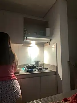 roxie gates  online show from February 2, 6:58 am