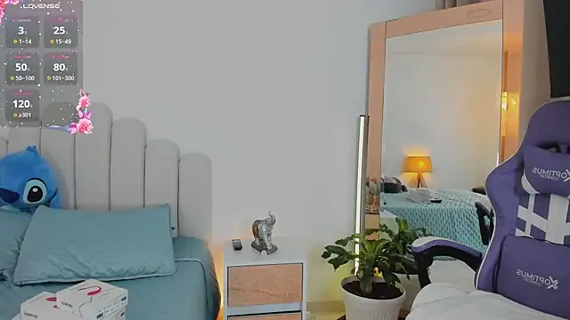 roxie gates  online show from March 5, 2:29 am