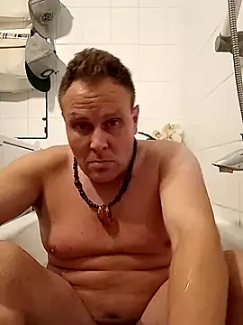 Snapshot of OliverBerlinSucht chatting on October 4, 4:32 am OliverBerlinSucht online show from October 4, 4:32 am