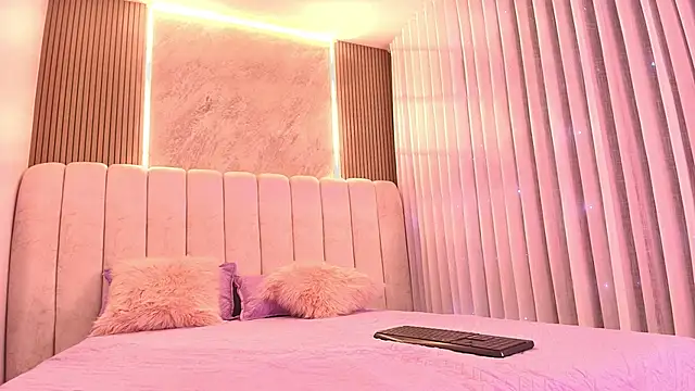 emyli sw  online show from December 5, 3:04 am