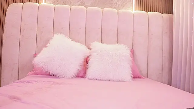 emyli sw  online show from February 7, 3:10 am