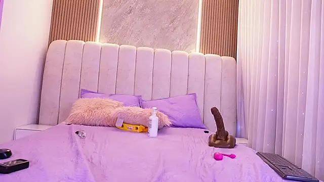 emyli sw  online show from March 21, 8:19 am