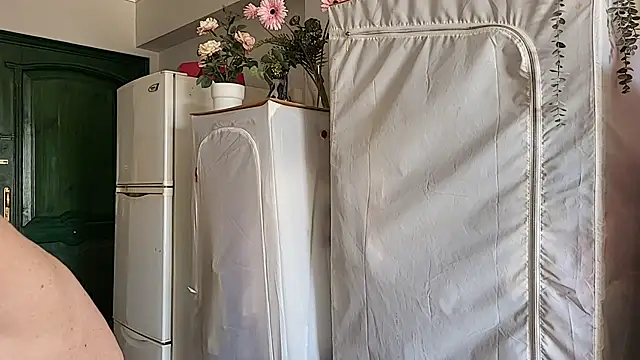 Snapshot of MariaOld chatting on May 25, 1:39 pm MariaOld online show from May 25, 1:39 pm