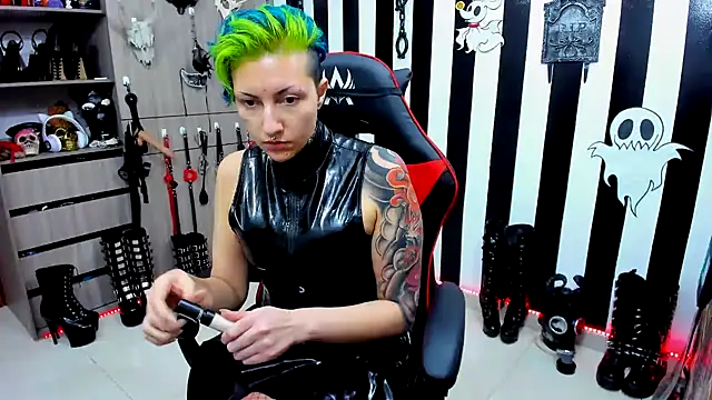 Snapshot of Mistress_Yelena chatting on December 7, 8:27 pm Mistress Yelena online show from December 7, 8:27 pm