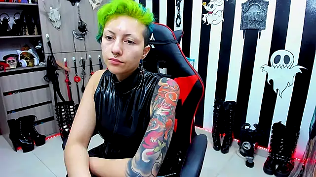 Snapshot of Mistress_Yelena chatting on December 9, 8:12 pm Mistress Yelena online show from December 9, 8:12 pm