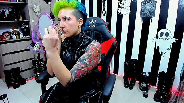 Snapshot of Mistress_Yelena chatting on December 9, 11:13 pm Mistress Yelena online show from December 9, 11:13 pm