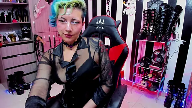 Snapshot of Mistress_Yelena chatting on February 19, 9:25 pm Mistress Yelena online show from February 19, 9:25 pm