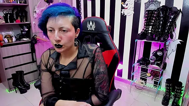 Snapshot of Mistress_Yelena chatting on March 6, 12:00 am Mistress Yelena online show from March 6, 12:00 am