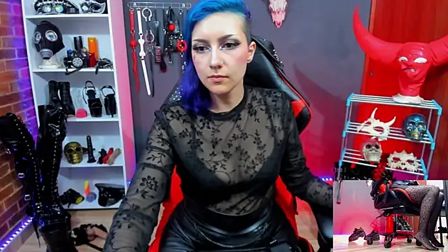 Snapshot of Mistress_Yelena chatting on May 1, 11:31 pm Mistress Yelena online show from May 1, 11:31 pm