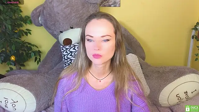 Snapshot of SuchArt_ chatting on February 12, 3:27 pm SuchArt online show from February 12, 3:27 pm