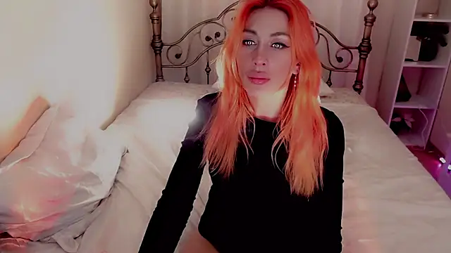 Snapshot of AnnieGOld_ chatting on December 6, 8:37 am AnnieGOld  online show from December 6, 8:37 am