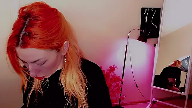 Snapshot of AnnieGOld_ chatting on December 7, 10:39 pm AnnieGOld  online show from December 7, 10:39 pm