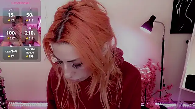 Snapshot of AnnieGOld_ chatting on December 14, 12:44 am AnnieGOld  online show from December 14, 12:44 am