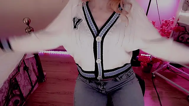 Snapshot of AnnieGOld_ chatting on January 16, 10:02 pm AnnieGOld  online show from January 16, 10:02 pm