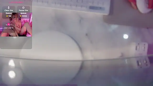 AnnieGOld  online show from December 21, 6:15 pm