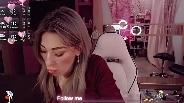 AnnieGOld  online show from February 14, 10:06 pm