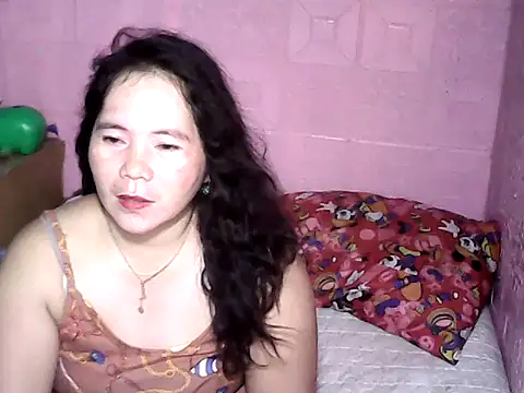 Snapshot of hotpusie_4u chatting on September 23, 12:46 am hotpusie 4u online show from September 23, 12:46 am