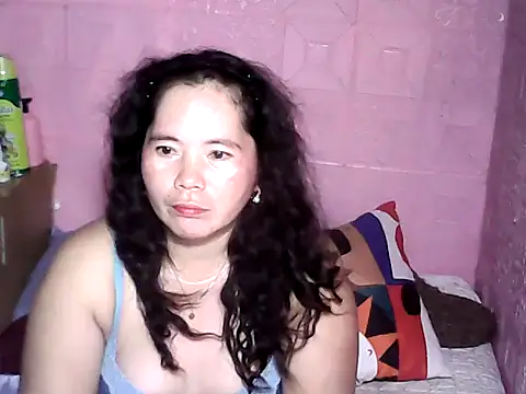 Snapshot of hotpusie_4u chatting on October 19, 2:07 pm hotpusie 4u online show from October 19, 2:07 pm