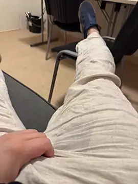 adam123456654321 online show from November 26, 2:29 pm