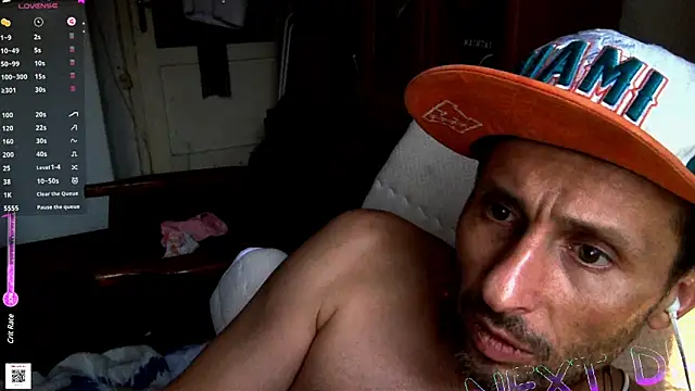 Snapshot of FireFox_Feel chatting on December 6, 1:44 pm FireFox Feel online show from December 6, 1:44 pm