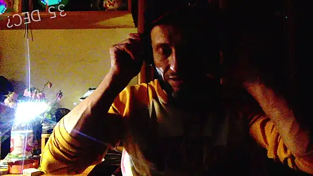 Snapshot of FireFox_Feel chatting on January 16, 6:35 am FireFox Feel online show from January 16, 6:35 am