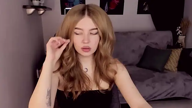 Snapshot of ViolettaLopez chatting on December 9, 2:39 pm ViolettaLopez online show from December 9, 2:39 pm