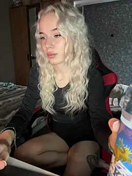 Snapshot of SIMBA_BOS chatting on March 4, 2:28 am SIMBA BOS online show from March 4, 2:28 am