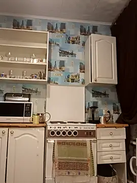 Amy August online show from March 15, 4:21 pm