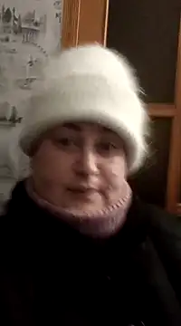 Amy August online show from March 18, 4:15 pm