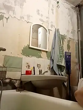 Amy August online show from March 20, 5:13 am