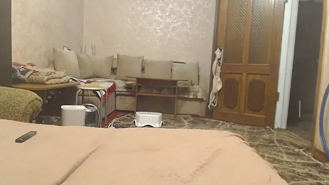 Amy August online show from March 3, 6:03 pm