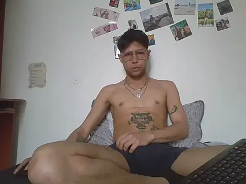 YourDirtyboy242 online show from November 10, 4:39 pm