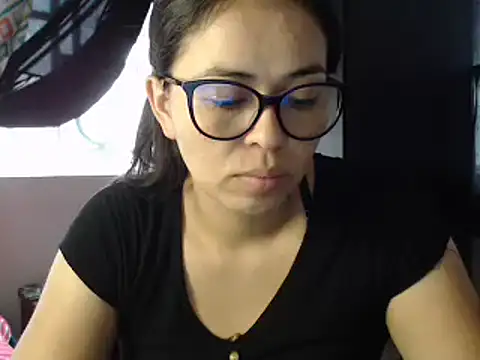 Snapshot of mayhott2 chatting on February 5, 6:37 pm mayhott2 online show from February 5, 6:37 pm
