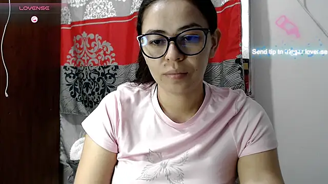 Snapshot of mayhott2 chatting on March 15, 10:33 pm mayhott2 online show from March 15, 10:33 pm