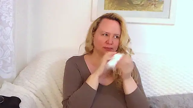 Sarah4you online show from September 26, 8:35 pm