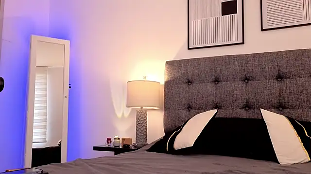 mandi4pole  online show from March 14, 9:32 pm