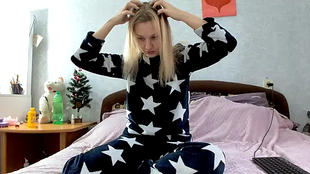 ModelEva online show from December 9, 7:50 am