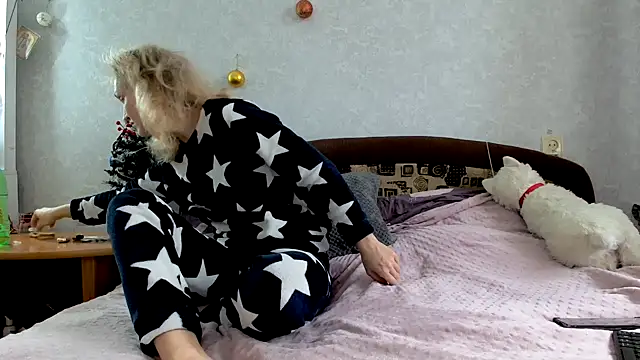 ModelEva online show from December 14, 8:23 am