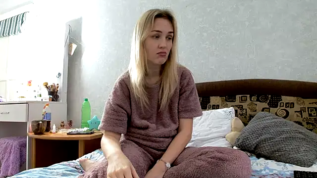 ModelEva online show from February 1, 10:37 am