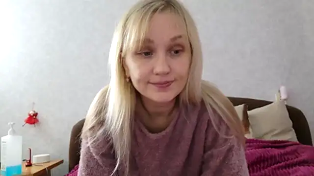 ModelEva online show from October 21, 9:32 am