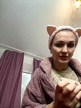 ModelEva online show from October 23, 2:27 pm