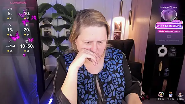 Snapshot of ScarlettSoft chatting on May 11, 5:35 am ScarlettSoft online show from May 11, 5:35 am